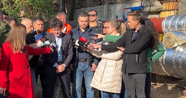 Primarul Capitalei, Nicuşor Dan, a prezentat un tronson de conductă care permite furnizarea energiei termice direct către cartierele Militari şi Drumul Taberei: O să lucrăm şi iarna asta pe conductele mai puţin groase - VIDEO