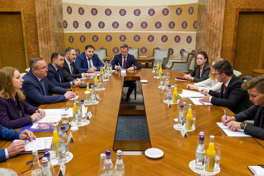 Consiliul Elevilor, soluţii pentru decontarea navetei în cadrul unei întâlniri cu premierul Nicolae Ciucă 