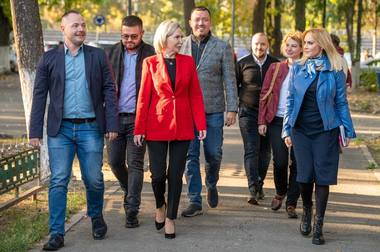 Gabriela Firea: Pregătim la Ministerul Familiei măsuri pentru sprijinirea femeilor care au peste 55 de ani şi nu reuşesc să se mai angajeze. Gândim facilităţi pentru companiile care vor fi deschise să angajeze femei încă active şi cu dorinţă de muncă