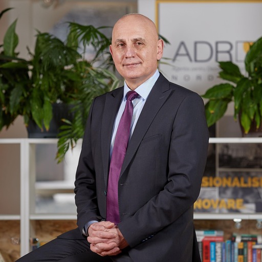 Vasile Asandei, directorul Agenţiei de Dezvoltare Regională Nord Est: ADR este privit ca un depozitar cu saci de bani, dar banii nu înseamnă tot. O sumă foarte mare încă aşteaptă să se transforme în proiecte