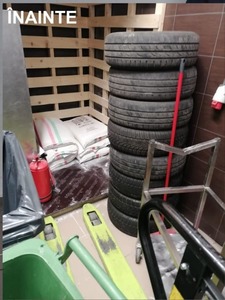UPDATE - Tomberon şi anvelope auto, găsite în depozitul frigorific al unui cunoscut fast food, într-un mall din Ploieşti / Precizările Ploiesti Shopping City - FOTO
