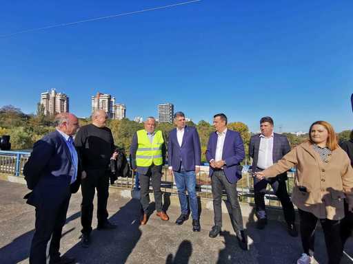 Grindeanu: Nu vreau să fac show ca alţii, au rupt contracte şi apoi alţii s-au chinuit câţiva ani să repare/ Nu e rolul unui ministru să rezilieze contracte, dar dacă cineva nu intră pe termenii contractuali nu am nicio ezitare să iau aceste decizii