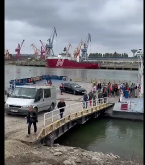 Brăila: Copiii ucraineni refugiaţi au adunat zeci de saci de gunoi de pe malul Dunării, dar firma de salubrizare a refuzat să se deplaseze pentru a-i prelua 