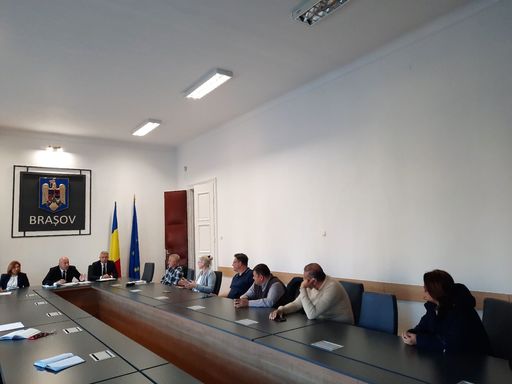 Braşov: Cinci comune, fără medic de familie, deşi unele pun la dispoziţie cabinet amenajat şi locuinţă de serviciu / Peste 100 de medici de familie din judeţ au atins vârsta de pensionare