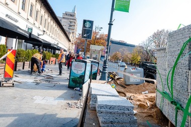 Nicuşor Dan: Intervenim zilele acestea pentru refacerea trotuarelor de la Piaţa Unirii, pe strada Halelor, o zonă intens circulată, care necesita reparaţii urgente