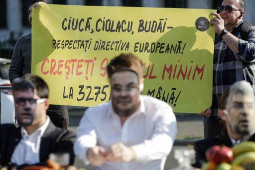 Protest Declic la Guvern pentru a cere aplicarea directivei europene privind salariul minim / Peste 63.400 de persoane au semnat o petiţie în acest sens - FOTO / VIDEO