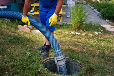 Deţinătorii de fose septice, obligaţi să se înscrie în Registrul de Evidenţă a Sistemelor Individuale Adecvate pentru Colectarea şi Epurarea Apelor Uzate / Garda de Mediu demarează controale / Amenzile, cuprinse între 5.000 şi 10.000 de lei 