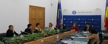 Prima sesiune de lucru în cadrul campaniei ”Nu sunteţi singuri. Împreună oprim violenţa din şcoli”, la Ministerul Educaţiei / Se lucrează la completarea listei de obiecte pe care elevii nu au voie să le ducă la şcoală 