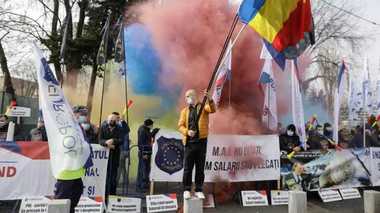 Protest al poliţiştilor şi poliţiştilor de penitenciare, joi, la sediul Ministerului Muncii