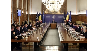 UPDATE - Guvernul a adoptat o ordonanţă de urgenţă prin care este majorată de patru ori suma pentru decontarea transportului elevilor care învaţă în altă localitate decât cea de domiciliu/ Precizările Ministerului Educaţiei