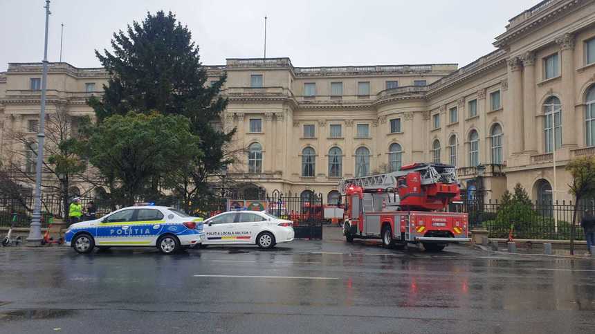 Incendiu la Palatul Regal din Capitală / 150 de persoane au fost evacuate / Nu sunt victime