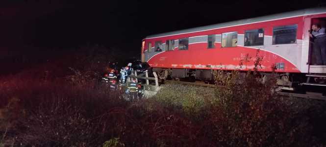 Accident feroviar, lângă Timişoara / Impact între un tren şi o maşină / Două persoane au fost rănite