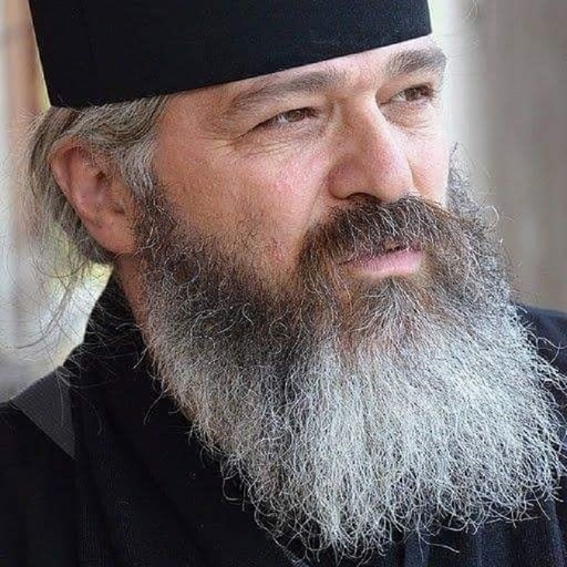 Preotul Calistrat Chifan, după ce o femeie i-a cerut să facă un pomelnic, deşi nu avea bani: Vreau să fiu tratat măcar la 10 la sută din cât îi tratată o vrăjitoare - VIDEO