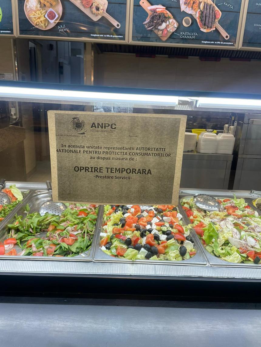 Pizza Bonita şi restaurantul AZR Lebanese, ambele din Bucureşti, închise temporar de ANPC / Printre nereguli: produse expirate, mizerie, gândaci morţi găsiţi în frigider - FOTO
