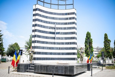Timişoara: Se schimbă locul depunerii de coroane de Ziua Naţională a României / Monumentul Ostaşului Român are uniformele Armatei Roşii, precizează prefectul Mihai Ritivoiu