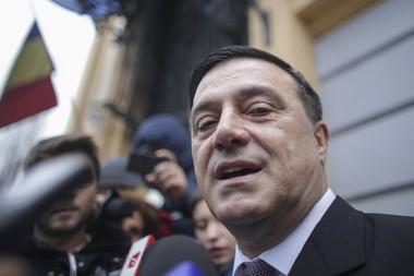 UPDATE - Niculae Bădălău, vicepreşedinte al Autorităţii de audit a Curţii de Conturi, reţinut de DNA / El i-ar fi promis unui primar 170.000 de euro pentru a oferi un contract unei firme administrate de o rudă a sa/ Precizările Curţii de Conturi