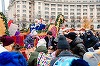 Nicuşor Dan: Astăzi i-am dat o mână de ajutor lui Moş Nicolae şi am împărţit cadouri, la Târgul de Crăciun din Piaţa Constituţiei, copiilor aflaţi în serviciile DGASMB