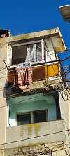 O butelie a explodat într-un bloc din oraşul Hârlău. Un copil de doi ani a fost rănit, fiind transportat la un spital din Iaşi
