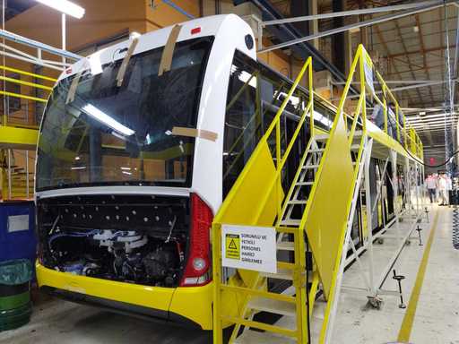 Primarul Timişoarei anunţă că, în câteva zile pleacă spre municipiu primele patru autobuze electrice, iar restul de 40 ajung în oraş în următoarele luni