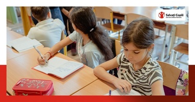 Salvaţi Copiii cere de urgenţă corectarea dezastrului financiar din educaţie în contextul în care România este campioană la sărăcie în rândul copiilor, abandon şcolar şi analfabetism funcţional 