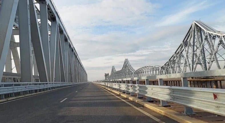 Restricţiile de circulaţie pe Podul de la Cernavodă, ridicate/ Viteza legală pe pod este de 80 de kilometri pe oră