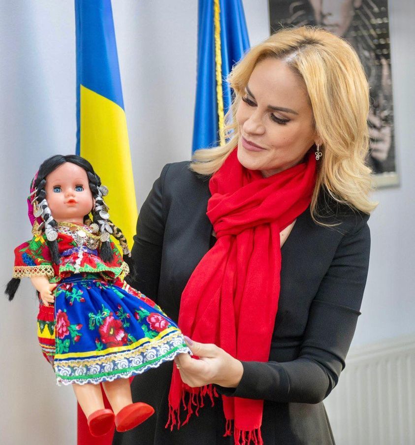 Gabriela Firea: Continuăm demersurile începute pentru reducerea abandonului şcolar şi a căsătoriilor timpurii / Ministerul Familiei, proiecte din 2023 cu Partida Romilor  