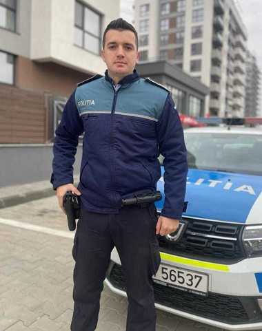 Un bărbat suspectat pentru incendierea unor maşini, prins de un poliţist aflat în timpul liber / Agentul l-a recunoscut pe suspect în timp ce se plimba cu prietena 