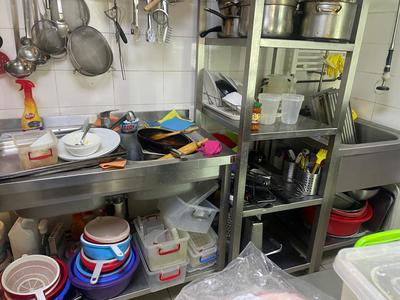 Casa Brâncoveanu din Bucureşti a fost închisă temporar de ANPC / Au fost găsite vase de gătit uzate, produse ţinute în condiţii improprii şi fără elemente de identificare - VIDEO