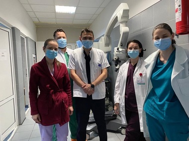 Dr. Sidonia Susanu, despre maratonul de 20 de ore pentru replantarea braţelor unei adolescente: O dată la 7-8 ore am făcut pauză să bem apă /  La început, îmi cumpăram singură instrumentar; am replantat degetele unui adolescent cu lupele personale