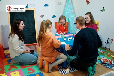 Organizaţia Salvaţi Copiii trage un semnal de alarmă asupra situaţiei copiilor refugiaţi din Ucraina şi lansează o campanie de conştientizare publică cu privire la nevoile acestora de a se integra în comunităţile gazdă
