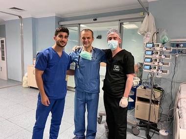 Din inimă pentru inimile copiilor. Medici români în 4 misiuni în Irak pentru a salva copii cu malformaţii cardiace. Dr. Cârstoveanu: 40 de copii operaţi în 10-12 zile, poliţia militară era pe străzi cu puşti, mergeam însoţiţi, încă Irak este Irak - FOTO

