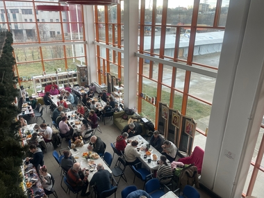Iaşi: 500 de porţii de mâncare de Crăciun gătite de refugiaţii ucraineni pentru oamenii fără adăpost români - FOTO