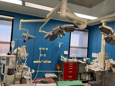 Încă două operaţii pentru fetiţa cu braţele amputate în accidentul de la Paşcani. Medicii i-au pus grefe de piele pe braţe. Dr. Susanu: “În maximum o săptămână cred că o vom putea externa, deocamdată nu îşi aminteşte nimic din momentul accidentului”

