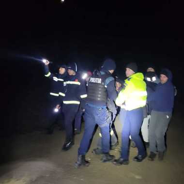 Botoşani: Un bărbat de 71 de ani, dat dispărut, găsit într-o pădure la un kilometru distanţă de casă / El era căzut şi nu se putea mişca, dar prezenta semne vitale / Cincizeci de persoane au participat la căutări 
