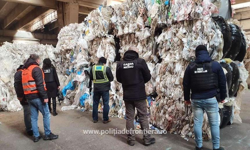 Peste 3.700 de tone de deşeuri, oprite în 2022 la intrarea în România