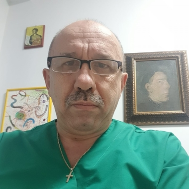 Imagini dure, postate de un chirurg plastician cu un mesaj la fel de dur: 7 ani de când am inventat substantivul "petardat", exasperat de faptul că obosisem să facem puzzle din mâinile inconştienţilor sau ignoranţilor auto-mutilaţi în prag de An Nou
