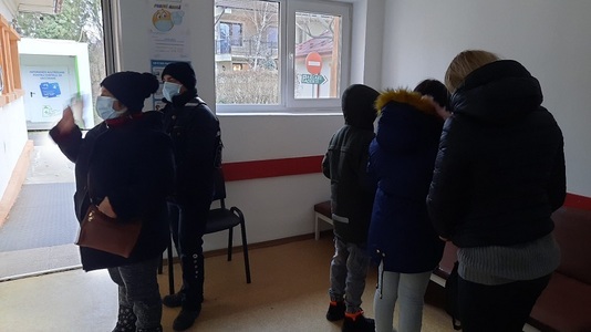 Buzău - Autorităţile de sănătate publică din judeţul Buzău sunt în alertă după ce în ultima săptămână, la nivelul judeţului, s-au înregistrat aproape 200 de cazuri de gripă / Cel mai mic pacient diagnosticat are 3 luni