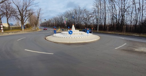 Nicuşor Dan anunţă amplasarea unor sensuri giratorii modulare, în două intersecţii/ Timpul scurt de montaj, rezistenţa în timp şi mobilitatea, printre avantajele acestora - FOTO