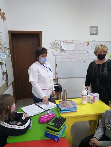 ISJ Constanţa a anunţat că DSP distribuie măşti de protecţie către şcolile care au solicitat acest lucru/ În unităţile unde nu există medici sau asistenţi, medicali triajul va fi unul observaţional şi realizat de către cadrele didactice 
