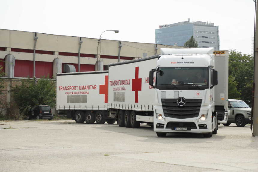 Trei tiruri ale Crucii Roşii Române au plecat în această dimineaţă din Bucureşti cu kituri de dormit în valoare de peste 300 000 de euro pentru Ucraina