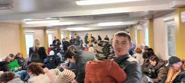 Zboruri anulate sau relocate la Suceava din cauza ceţii dense, în ultimele două zile – Sute de oameni, nemulţumiţi că au aşteptat ore în şir în terminal fără informaţii - FOTO