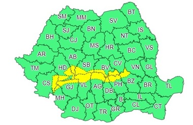 Meteorologii au emis o atenţionare cod galben de precipitaţii şi viscol în Carpaţii Meridionali valabilă până duminică seară