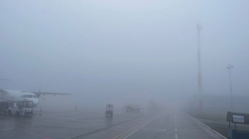 Avionul de la Memmingen care urma să aterizeze la Suceava a fost direcţionat către Iaşi, din cauza ceţii