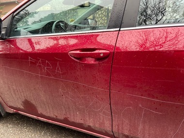 Dominic Fritz: Sunt revoltat de vandalizarea maşinii viceprimarului Cosmin Tabără / Trebuie să condamnăm uniţi şi fără echivoc orice act de agresiune faţă de aleşii noştri