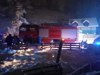 Hunedoara: Persoană rănită, după ce acoperişul unei anexe s-a prăbuşit sub greutatea zăpezii