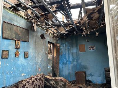 Comitetul Naţional pentru Situaţii de Urgenţă a decis scoaterea unor materiale de construcţie din rezervele statului pentru a ajuta familii din judeţul Braşov afectate de un puternic incendiu / Şase familii, în total 17 persoane, au fost afectate - FOTO