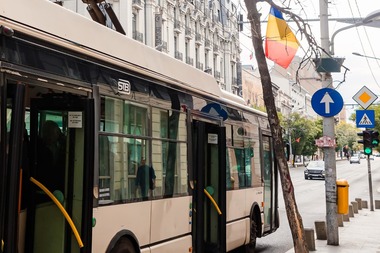 Nicuşor Dan: 968 de staţii de transport public din Capitală vor avea panouri digitale pe care vor fi afişate informaţii în timp real, referitoare la organizarea şi programul de circulaţie al vehiculelor