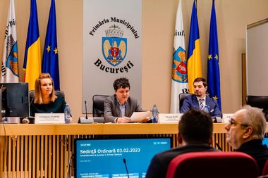 CGMB a aprobat bugetul Capitalei pentru 2023 / Nicuşor Dan: E un buget echilibrat care permite atât funcţionarea serviciilor, cât şi continuarea investiţiilor / E o premieră pentru că începem anul fără datorii curente