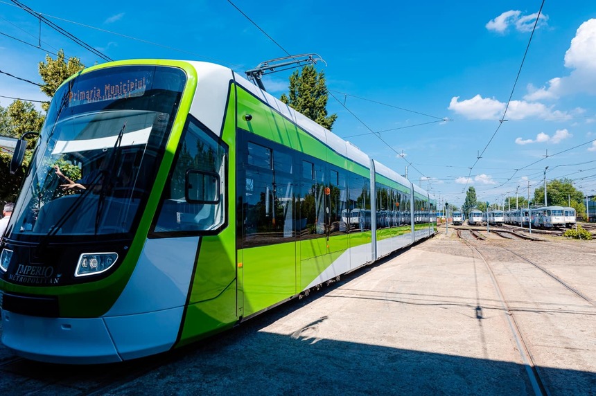 Nicuşor Dan: Al 21-lea tramvai Imperio din totalul de 100 comandate, a sosit la Bucureşti şi a intrat în probe. Acesta va circula în curând pe linia 25
