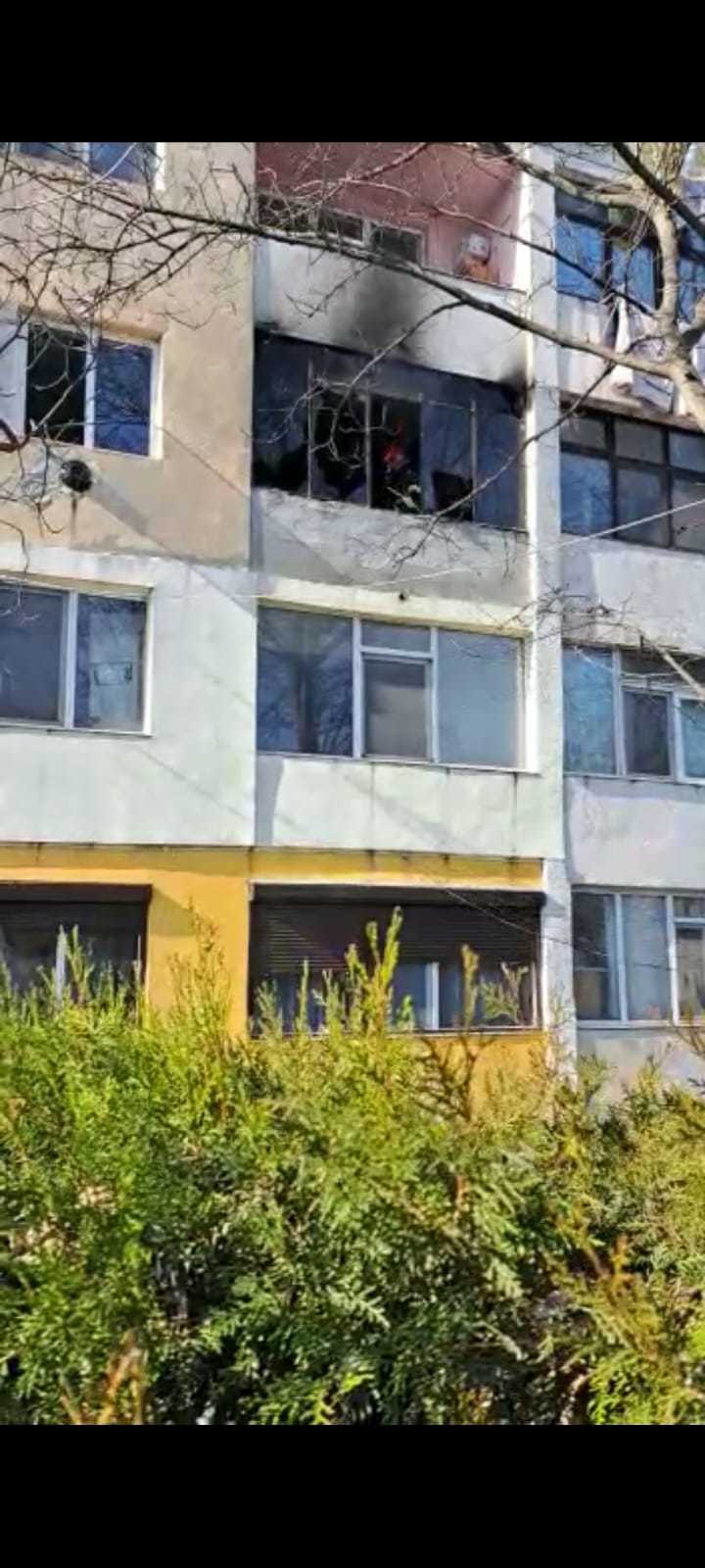 Ialomiţa: Două persoane, intoxicate cu fum în urma unui incendiu produs într-un apartament, în oraşul Amara